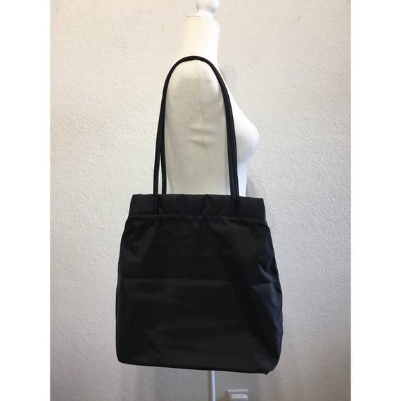 Banana Republic Vintage Nylon Shoulder Bag Tote Black Magnetic Closure Sz Medium - Picture 2 of 16